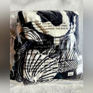 New Vera Bradley Bedford Blooms fleece cozy plush throw blanket